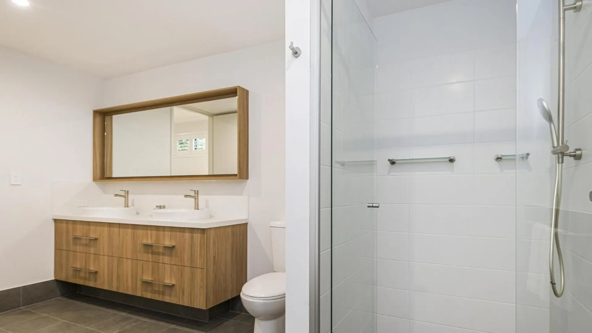 Modern 4-Bed Double-Story House With Patio Villa Perth 0*,  Australia