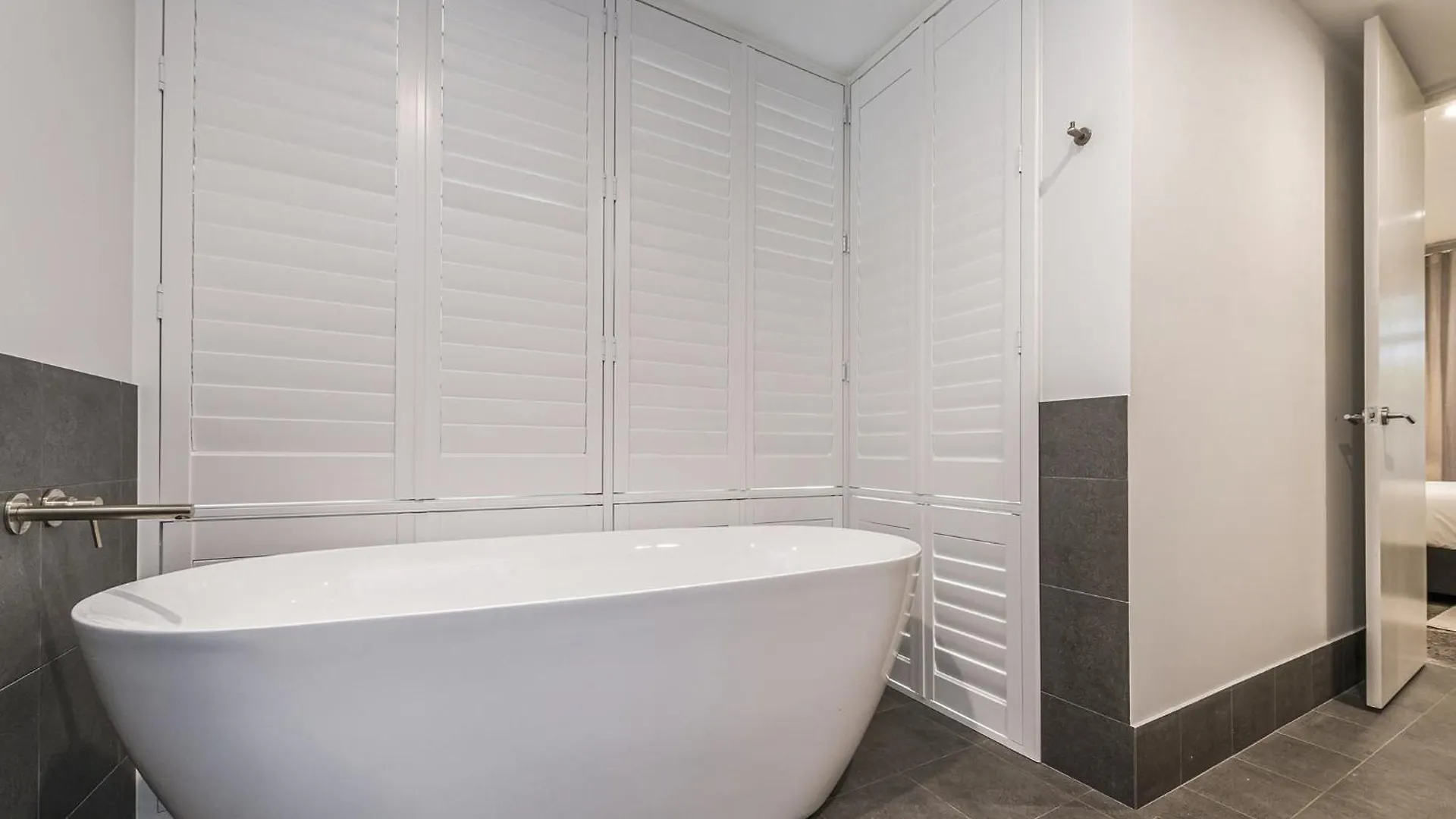 Holiday home Modern 4-Bed Double-Story House With Patio Villa Perth