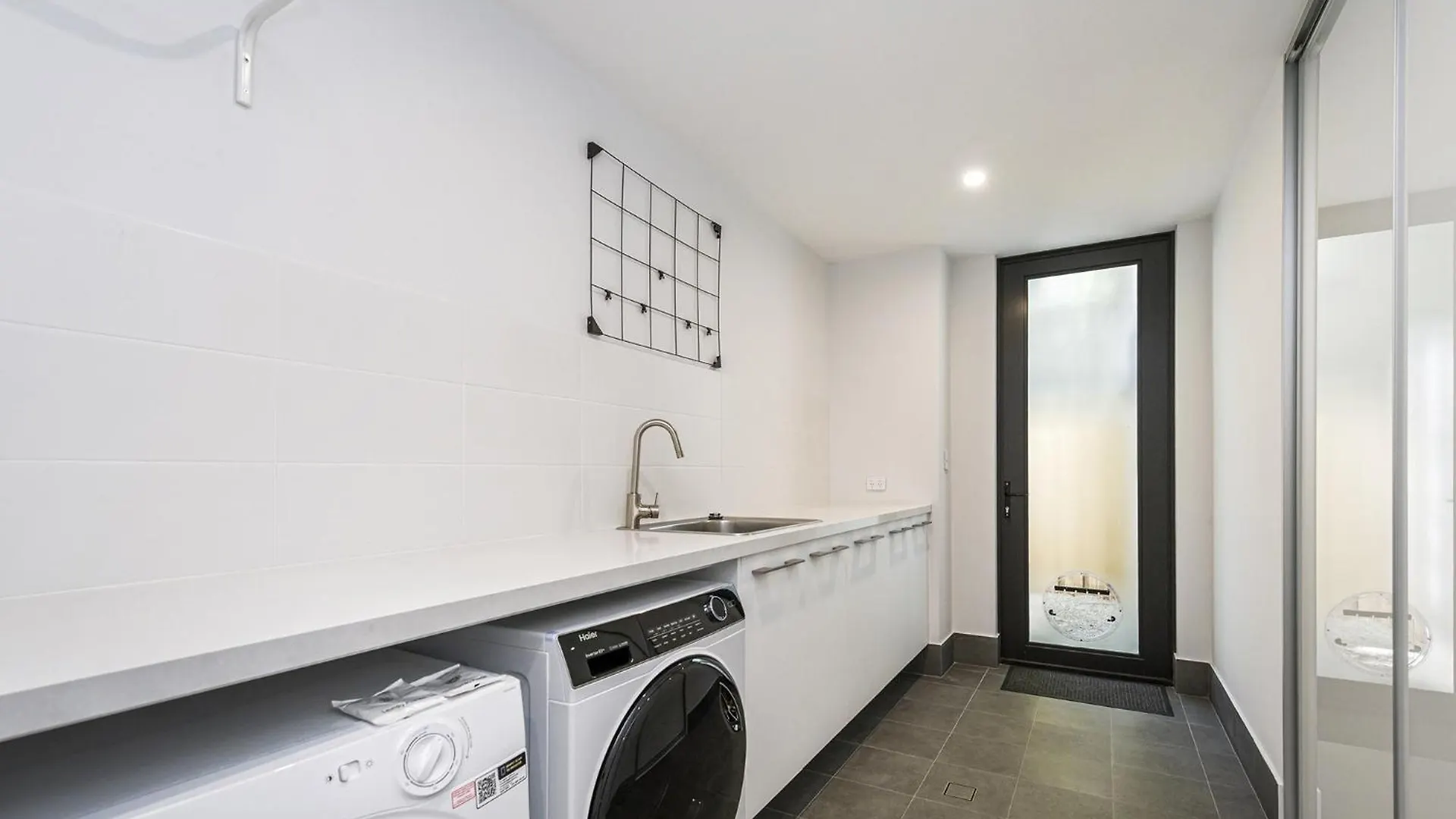 Modern 4-Bed Double-Story House With Patio Villa Perth