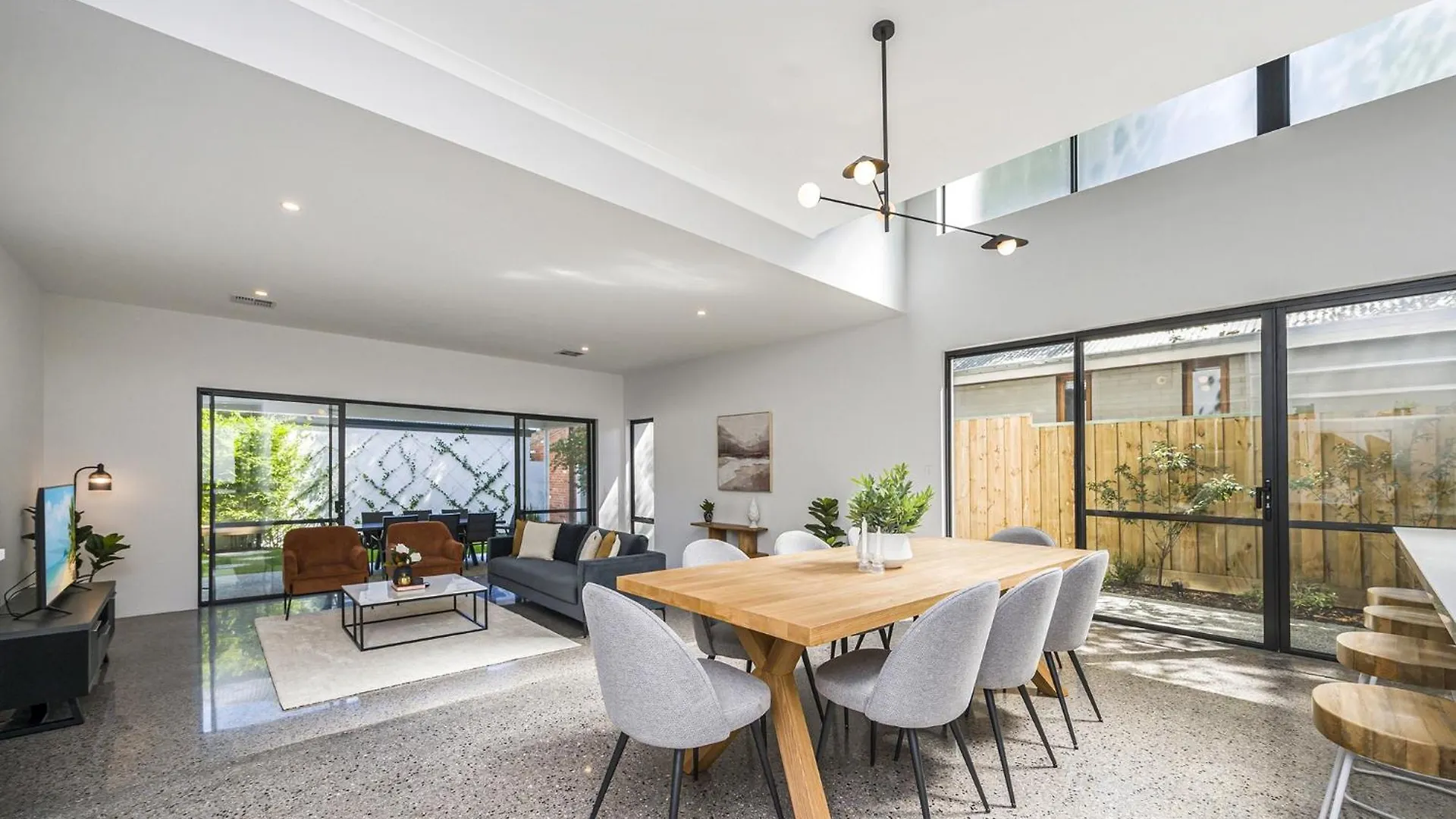 Modern 4-Bed Double-Story House With Patio Villa Perth