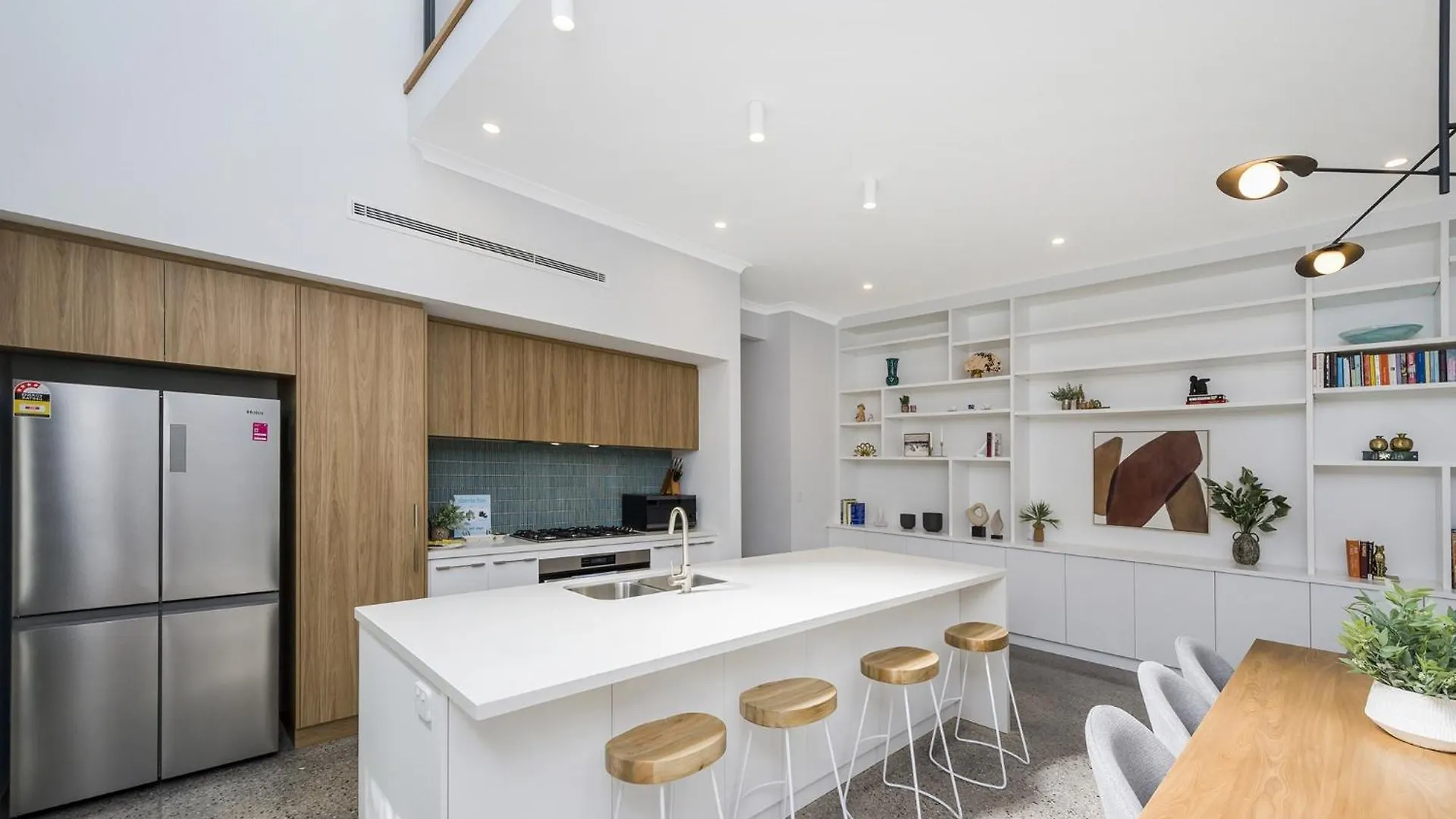 Modern 4-Bed Double-Story House With Patio Villa Perth 0*,
