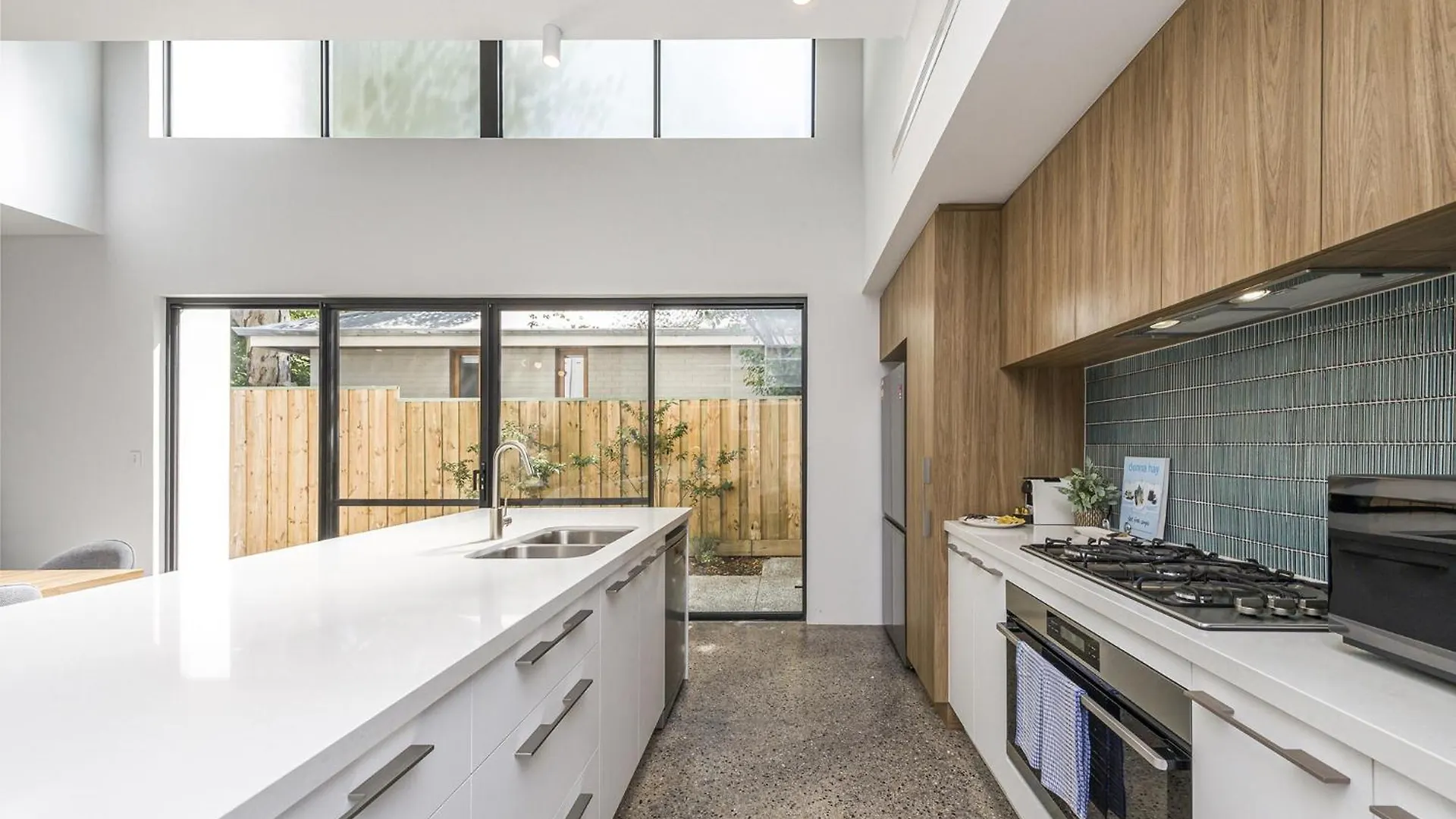 Modern 4-Bed Double-Story House With Patio Villa Perth