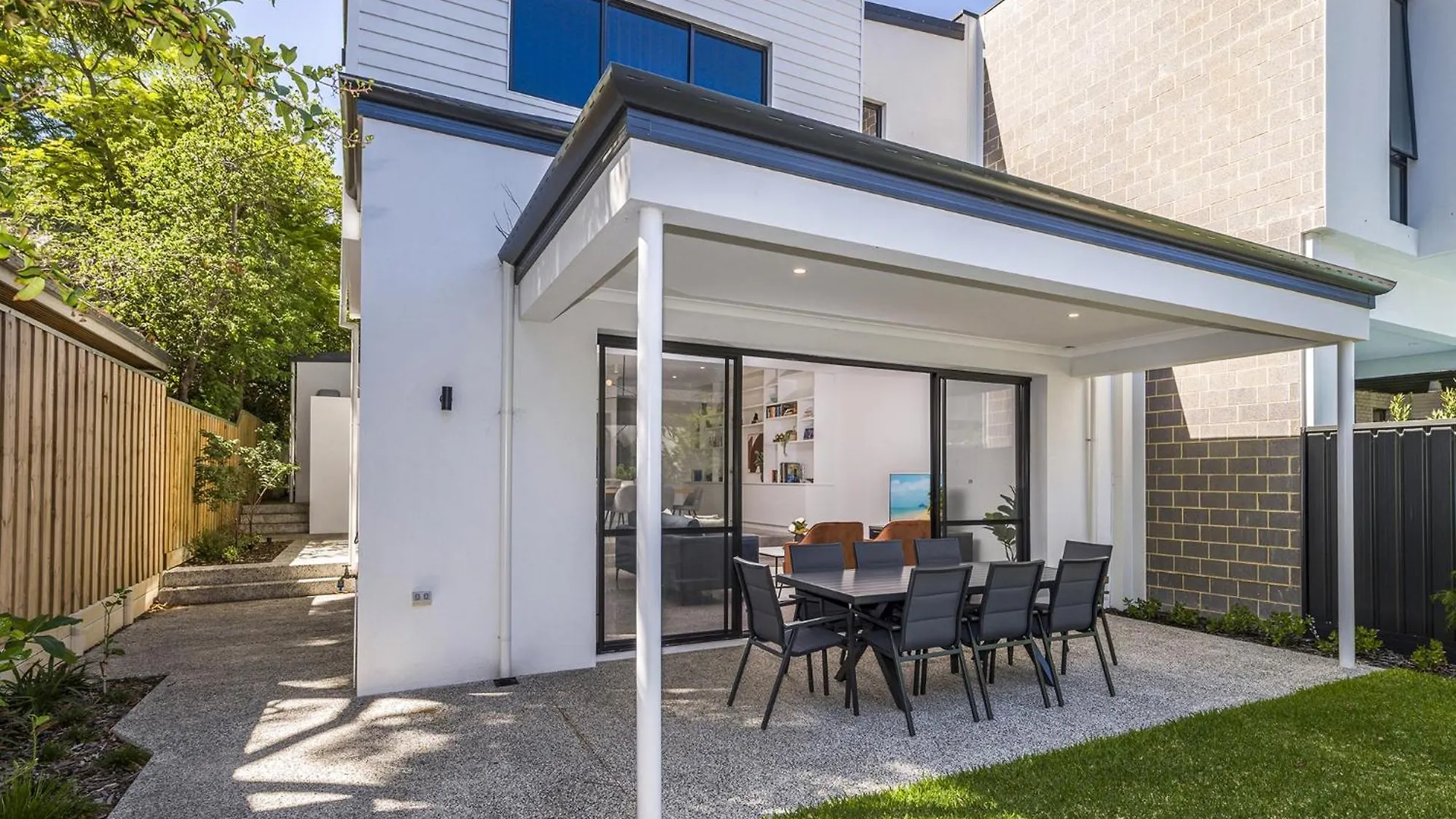 Modern 4-Bed Double-Story House With Patio Villa Perth 0*,  Australia