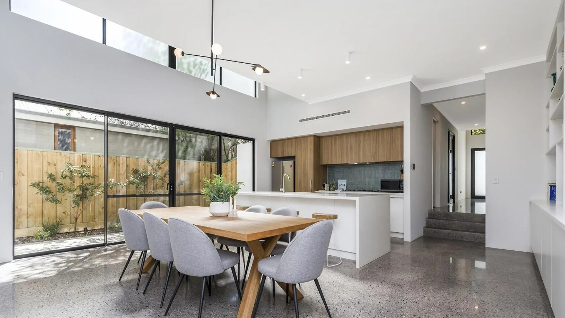 Holiday home Modern 4-Bed Double-Story House With Patio Villa Perth