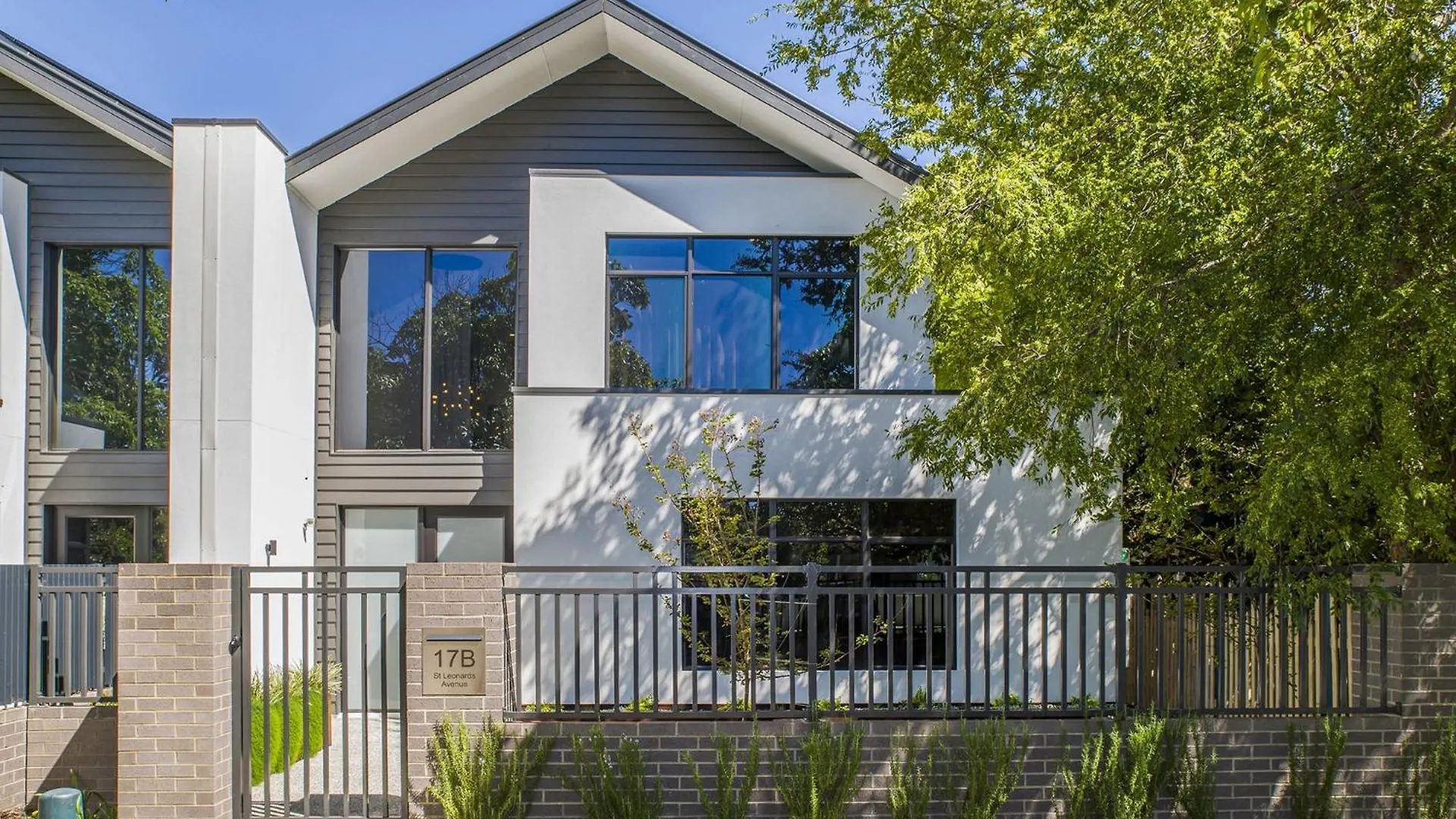 Modern 4-Bed Double-Story House With Patio Villa Perth