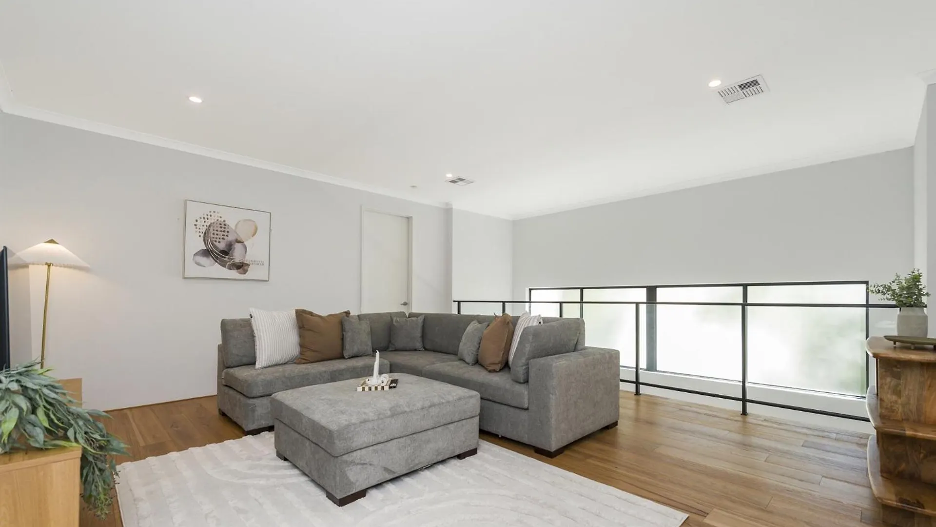 Modern 4-Bed Double-Story House With Patio Villa Perth