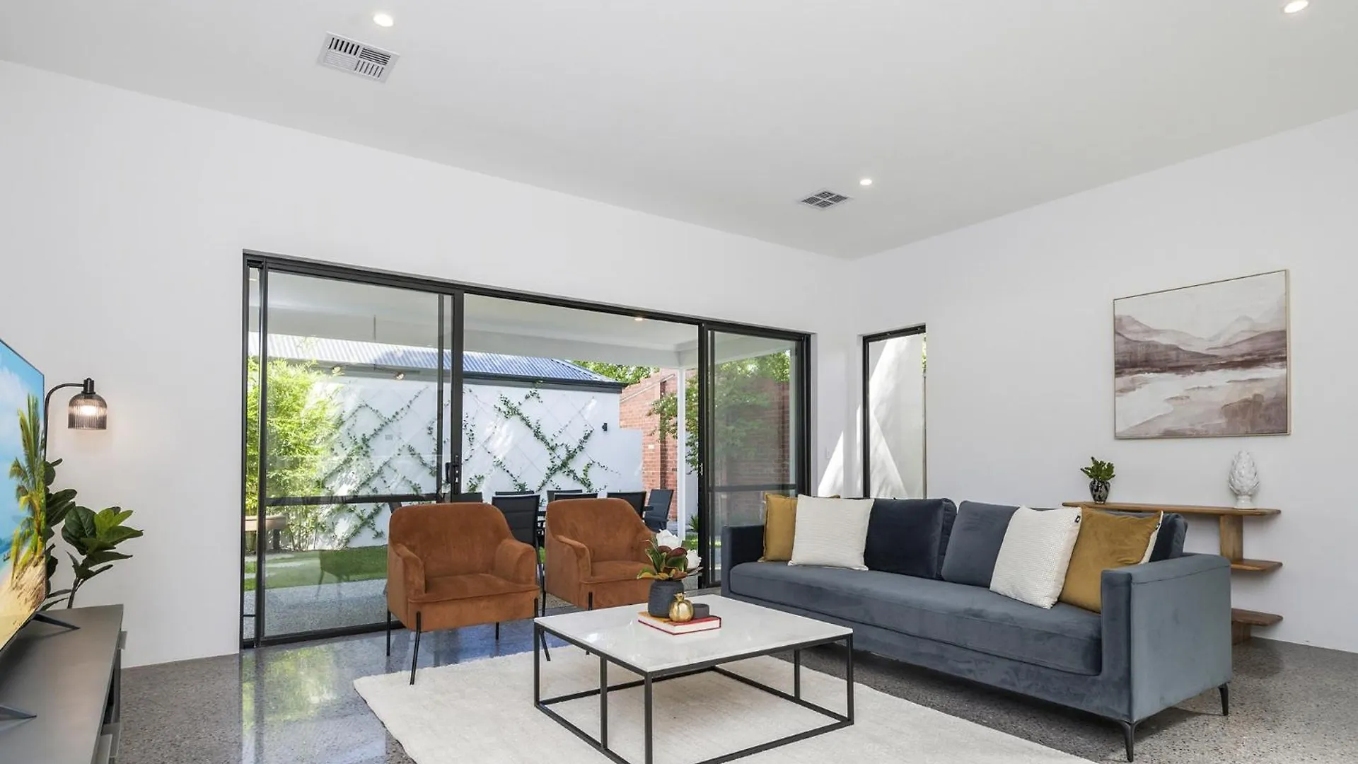 Modern 4-Bed Double-Story House With Patio Villa Perth