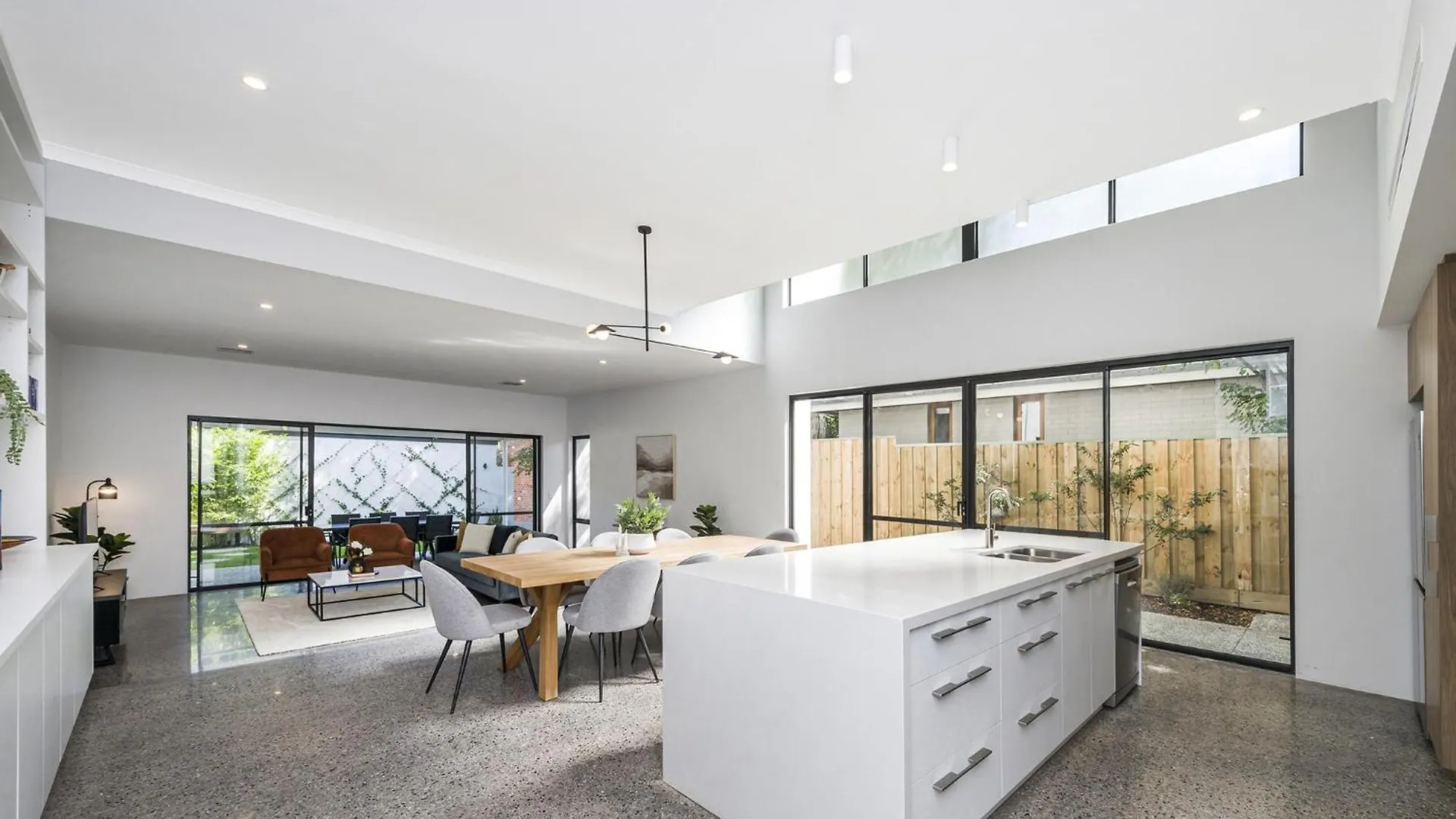 Holiday home Modern 4-Bed Double-Story House With Patio Villa Perth Australia