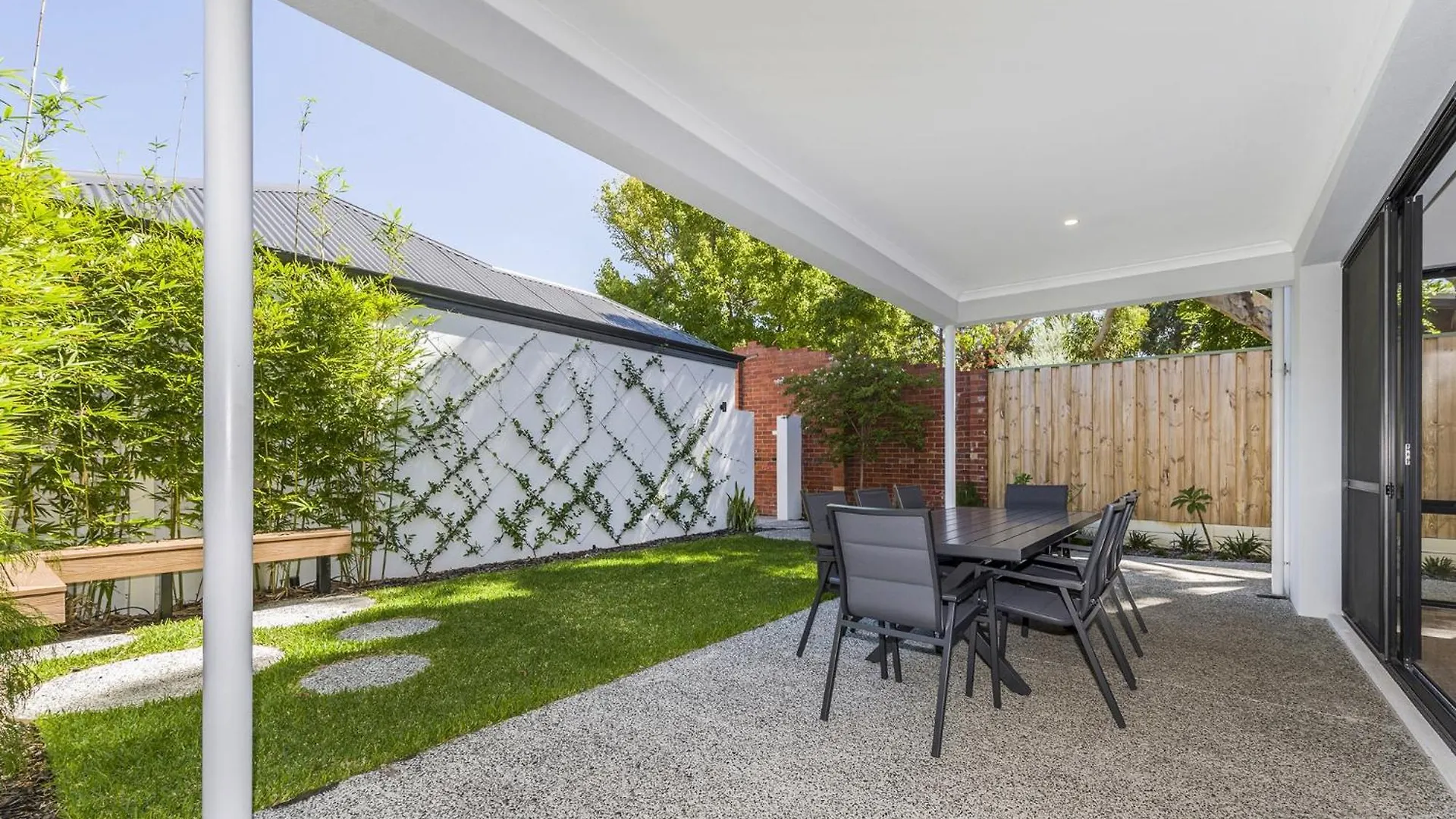 Modern 4-Bed Double-Story House With Patio Villa Perth 0*,  Australia
