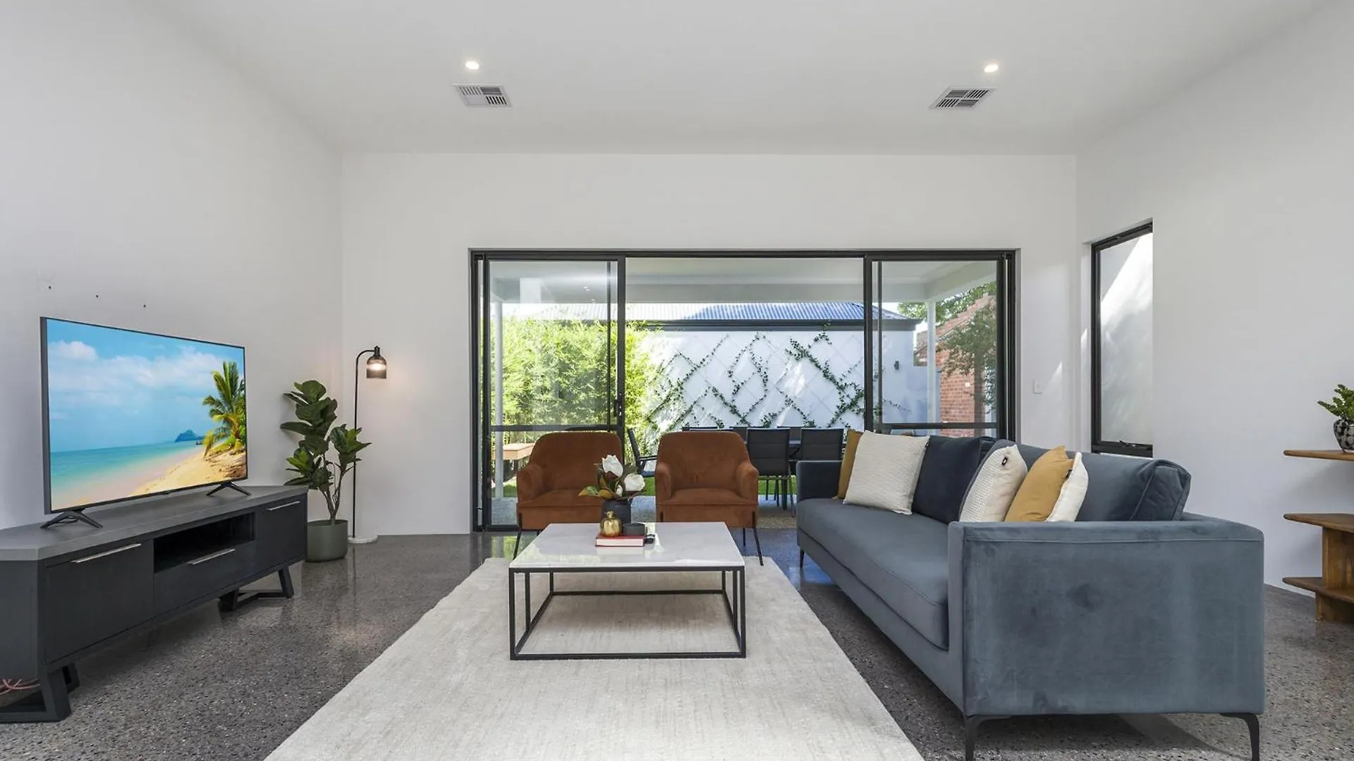 Holiday home Modern 4-Bed Double-Story House With Patio Villa Perth Australia