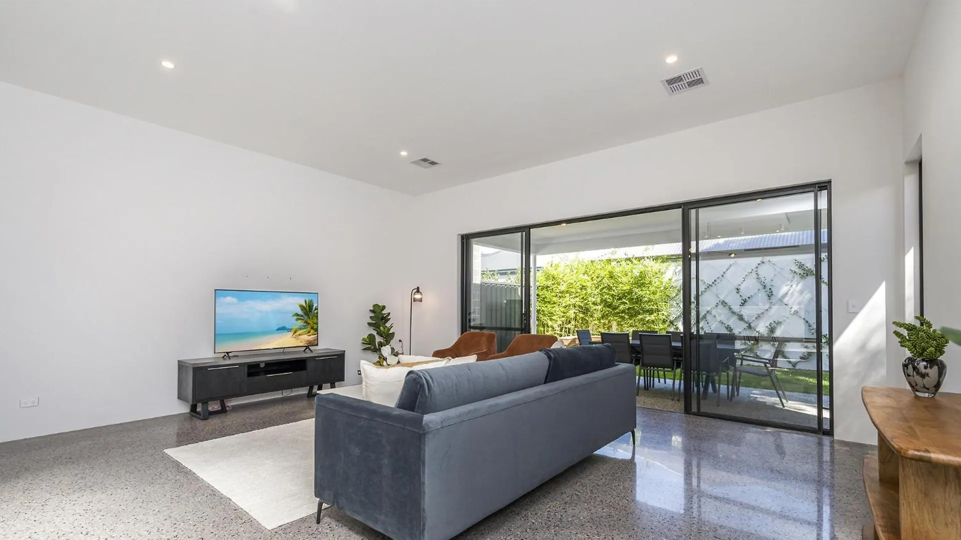 Modern 4-Bed Double-Story House With Patio Villa Perth
