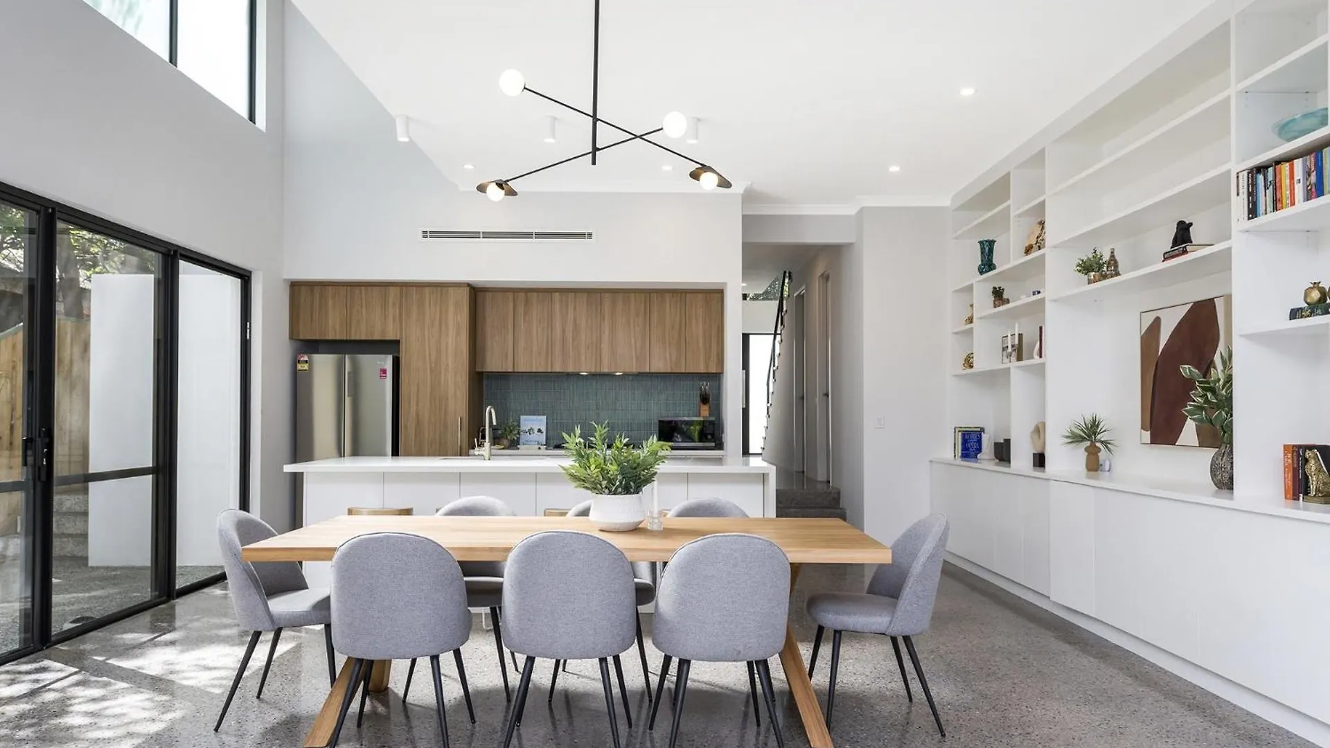 Modern 4-Bed Double-Story House With Patio Villa Perth