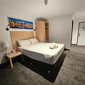 Econo Rivervale Lodge